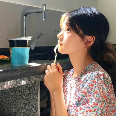 颁奖典礼后台直击：一线女星与前任深夜同框，前后半年最新进展